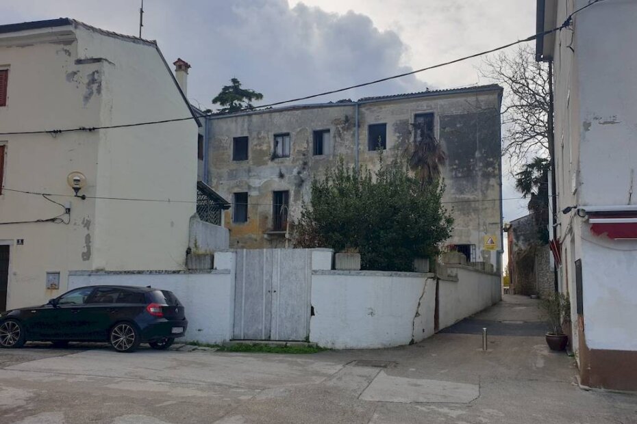 Ruševna Palača Bečić u Poreču