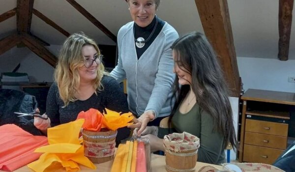 Božićni projekt maturanata ekonomskog programa Srednje škole Mate Balote Poreč i Društva invalida Poreč