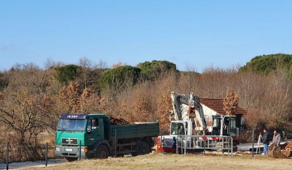 Radovi na Stanciji Vergotini: javna rasvjeta, vodovod,  kanalizacija, struja i asfalt