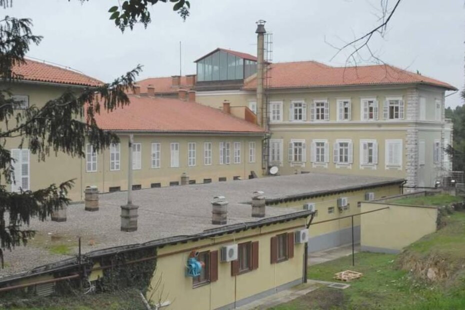 U Srednjoj školi Mate Balote u Poreču, koja se nalazi u prostorima nekadašnje poljoprivredne škole i instituta, obrazuju se i poljoprivredni tehničari, (fotografija vlasništvo Glasa Istre, snimio Milivoj Mijošek)