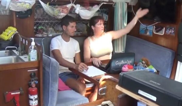 Skiperica koja je primila Pernara na brod: `Ne mogu više. On je rasistički sociopat koji voli Hitlera. Mora otići`