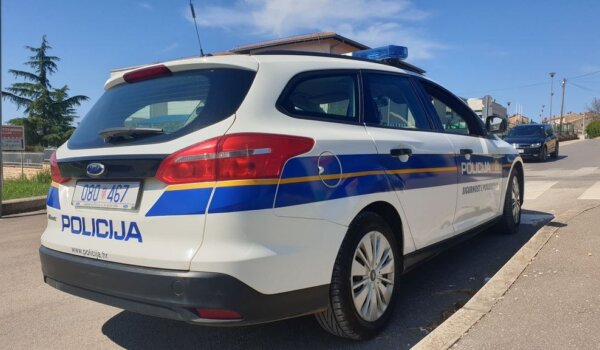 Nije imao položeni vozački ispit niti je koristio pojas, ali je kod sebe imao drogu
