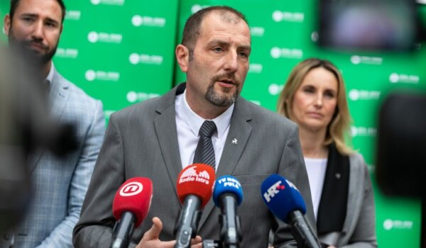Paus na Saboru IDS-a: Moramo se okrenuti budućnosti, postati jaki i jedinstveni