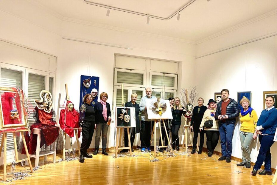 Grupna fotografija s izložbe "karNEvale"