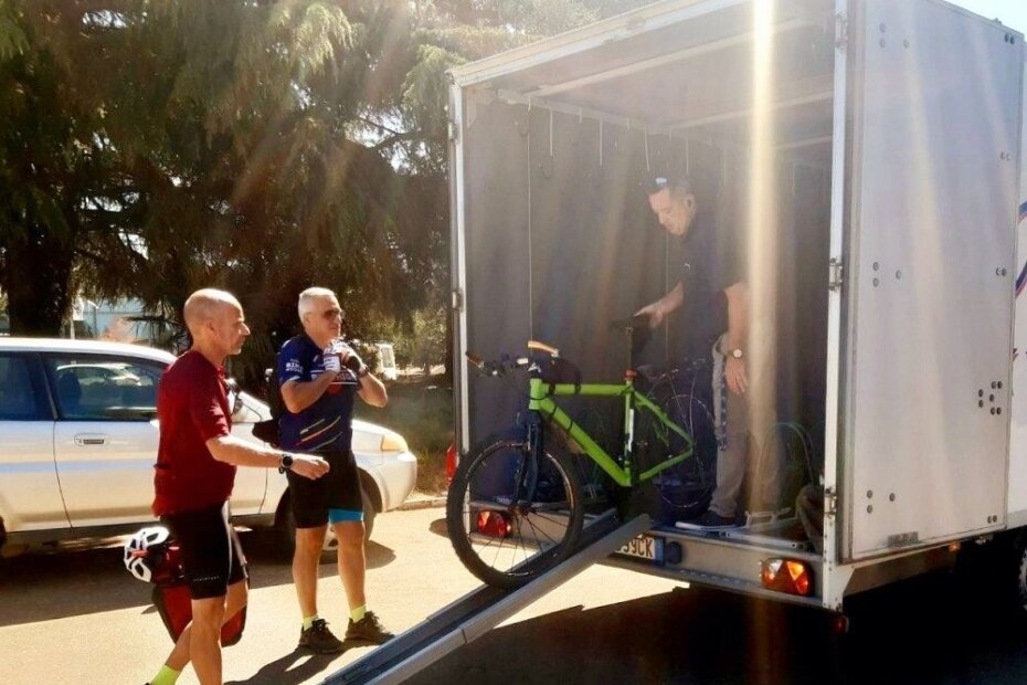 59u0d Sy4 G arhiva bus ima prikolicu za bicikle