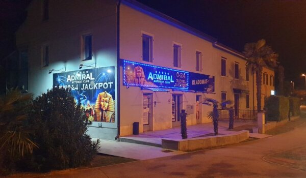 Pismo čitatelja: Je li u Poreču uveden svjetlostaj?