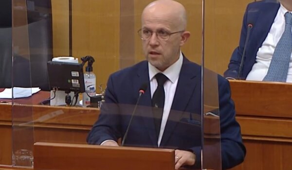 Daus:  Alternativni izvori energije prilika su naše generacije!