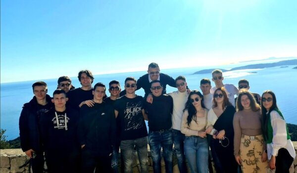 Foto: Generacijski maturalac maturanata Srednje škole Mate Balote Poreč