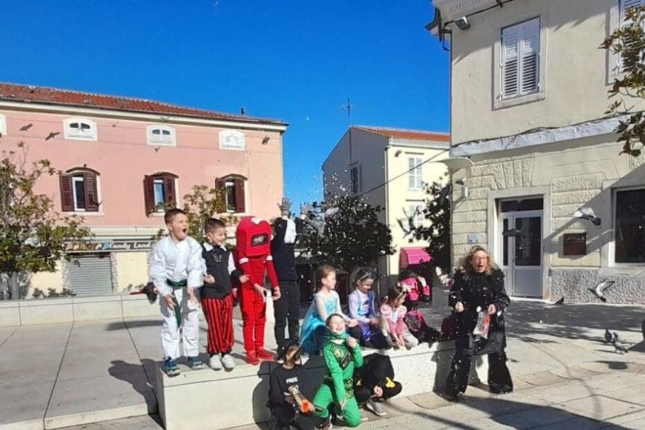 Maškarani prvašići TOŠ „Bernardo Parentin“