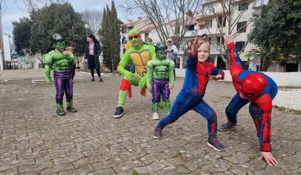 Maškare iz Nove Vasi danas Pustu čitaju šentencu