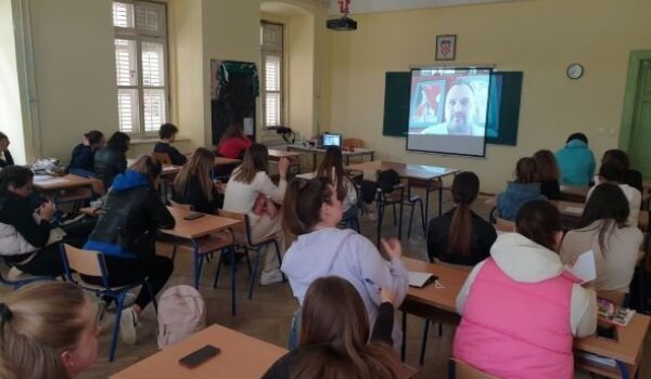 Porečki srednjoškolci obilježili Svjetski dan Roma s Kristianom Novakom