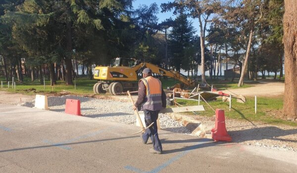 Kod Ćurka se uređuje staza i premješta parkiralište, nema betoniranja, asfaltiranja niti sječe stabala