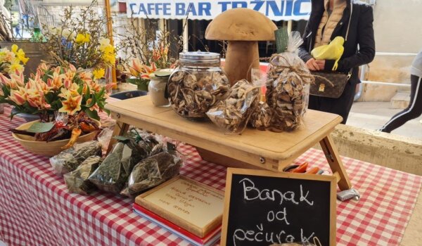 Đir po porečkoj tržnici: „Banak od pečurak“ s gljivama, cvijećem i začinskim biljem iz Ceriona