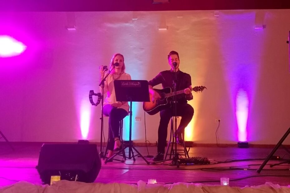 Duo Little Whisper otpjevao svevremenske romantične talijanske melodije