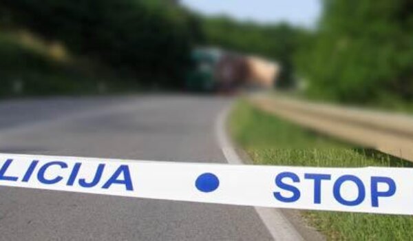 Izazvao prometnu nesreću vozeći ukradenu Vespu bez vozačke i bez zaštitne kacige