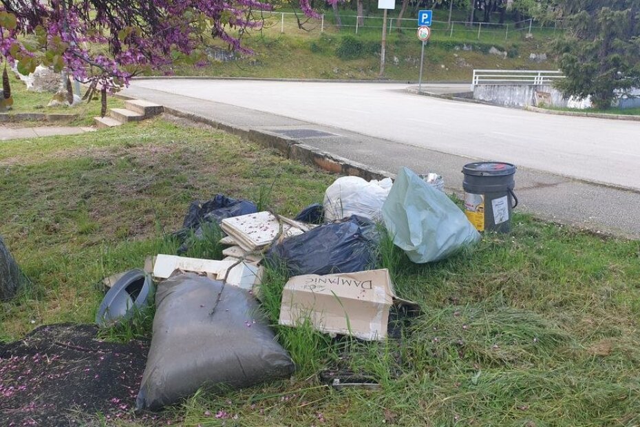 Odbačeno smeće iza porečkog LaCopa
