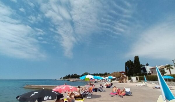 Plave zastave na porečkim plažama