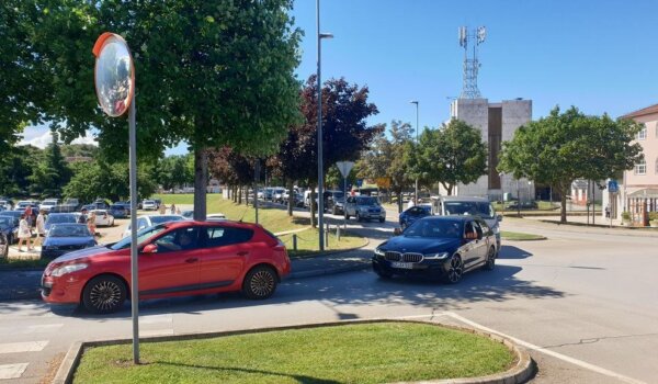 Gužve i zastoji na porečkim ulicama
