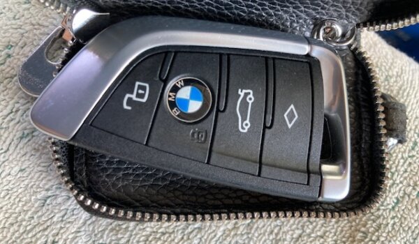 Kod porečke tržnice pronađen ključ automobila marke BMW