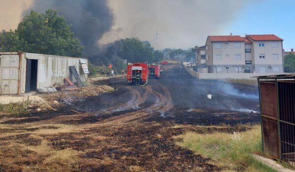 Lokaliziran požar u Puli