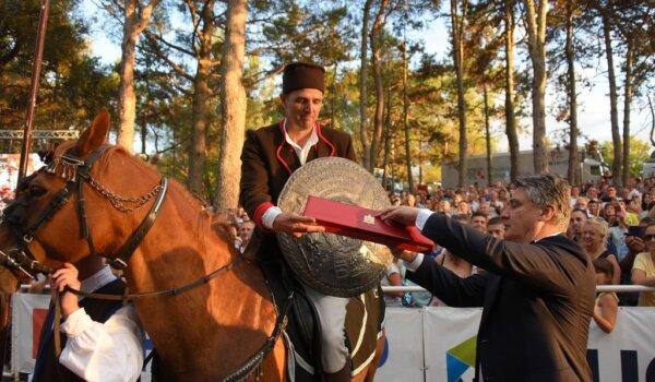 Petar Benčić slavodobitnik 47. Trke na prstenac