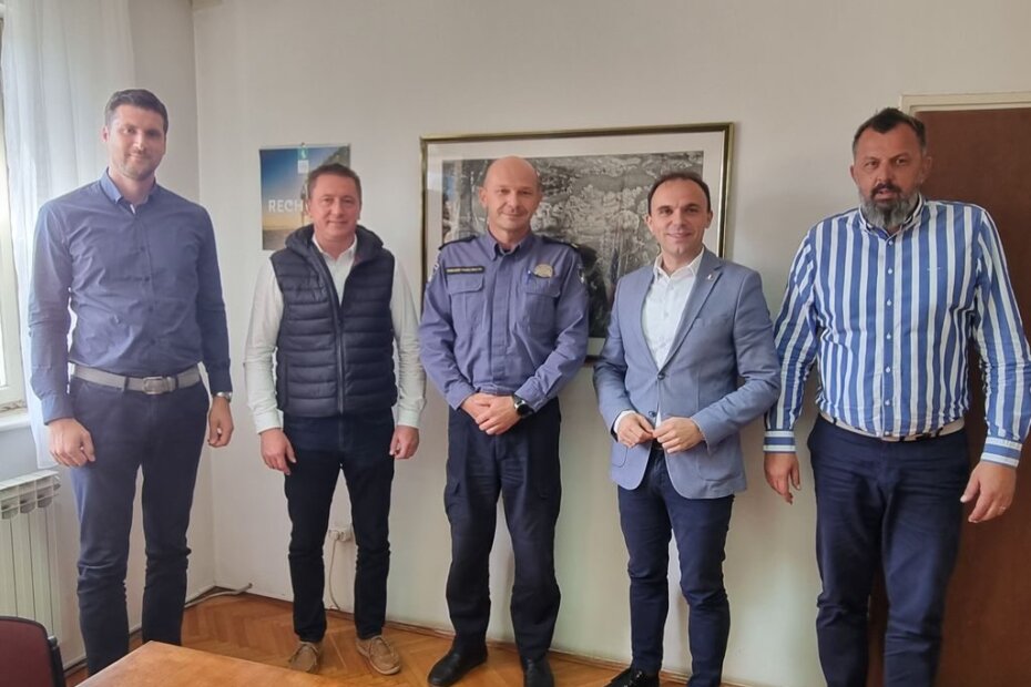 Marko Ferenac, Đulijano Petrović, Krunoslav Marin, Loris Peršurić i Mladen Grgeta na susretu u porečkoj policijskoj postaji