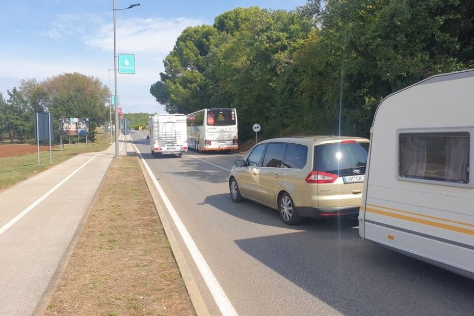 Autobus na cesti stoji od jučer ujutro