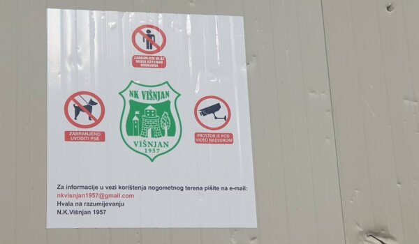 Višnjan: rekreativcima zabranjeno besplatno trčanje na mjesnom nogometnom igralištu?