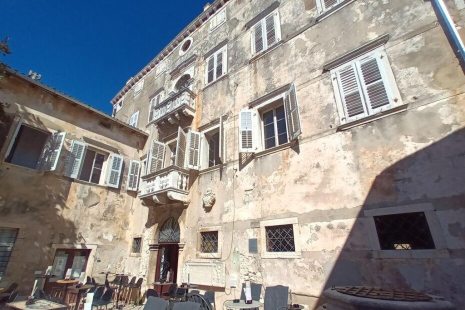 Palača Sinčić, sjedište Zavičajnog muzeja Poreštine