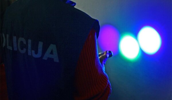 Mladić BMW-om projurio kroz crveno, zabio se u kombi i poginuo. Šest ljudi završilo u bolnici