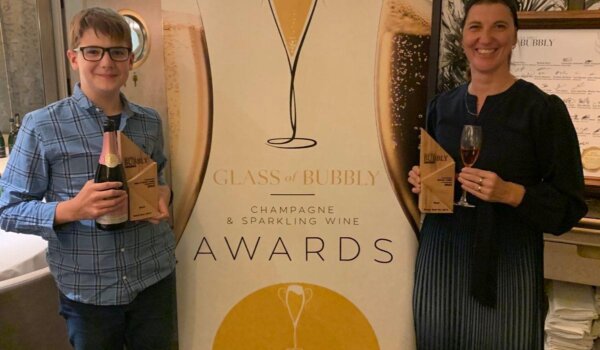 Dva trofeja za dvije sestre – vinarija Misal osvojila nagrade na natjecanju  Glass of Bubbly