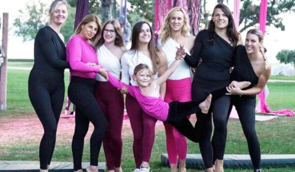 Atraktivan uvod u novu plesnu godinu USB-a Poreč: Svilena cabaret predstava u parku hotela Materada
