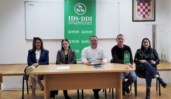 Porečki IDS predstavio anketu za stambeno zbrinjavanje i konkretne prijedloge za gradski proračun 2023.