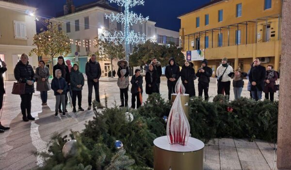 U subotu navečer u Poreču paljenje prve adventske svijeće