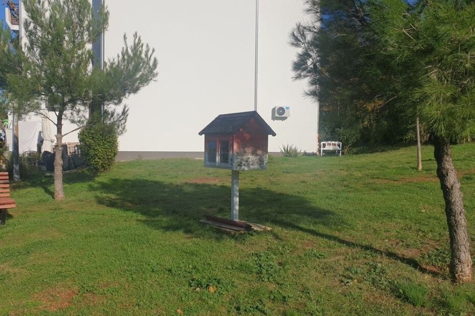 Mala slobodna knjižnica