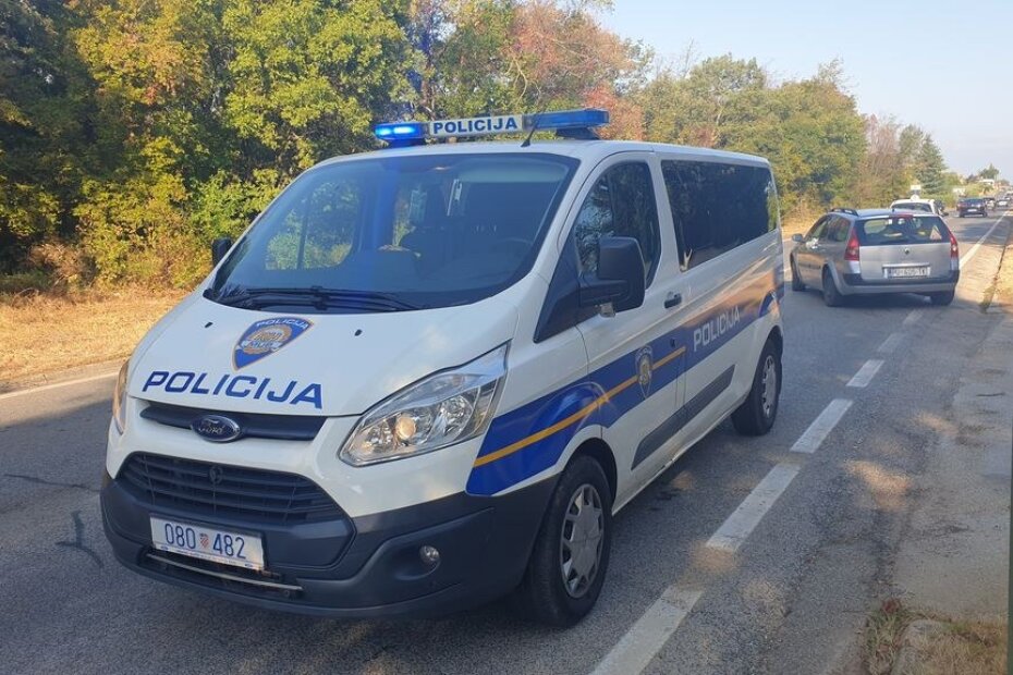 C5m Sw IDWJ policija kombi buići 20220817 084010