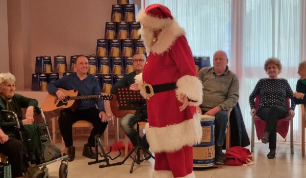 Pokloni i fešta za korisnike Doma za starije Poreč