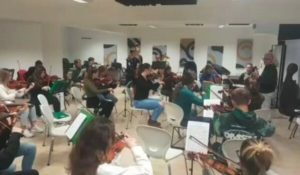 U nedjelju božićni koncert novoosnovanog orkestra PorFil
