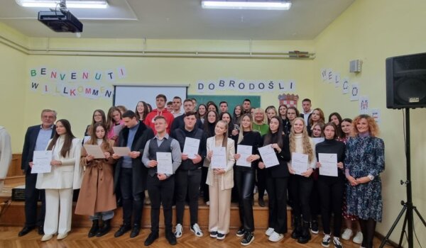 Njemačke jezične diplome dobilo 45 učenika SŠ Mate Balote