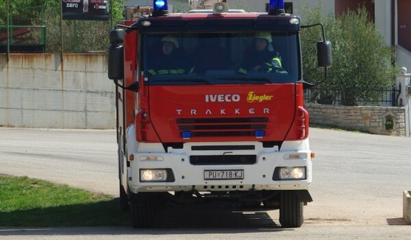 Požar kamp prikolice