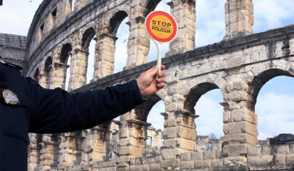 Vozio po Puli pod utjecajem droge i s poništenom vozačkom