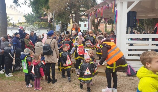Foto: Na Trgu Matije Gupca u Poreču upravo traje Dječji karneval