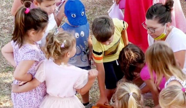 Asistenti u vrtićima i školama za 38 mališana