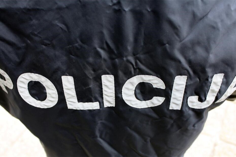 H XZR27zl1 policija šuškavac