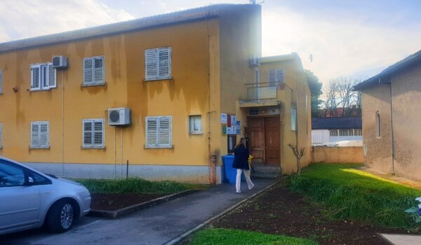 Porečka policija: Poslovi vezani  uz rješavanje statusa stranaca preseljeni u Žutu zgradu