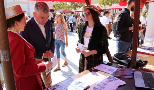 Porečki središnji trg u znaku Festivala zavičajnosti za srednje škole