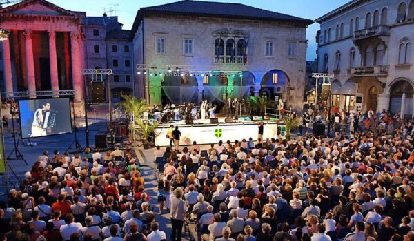 Na današnji dan 1964. počeo dvodnevni festival Rijeka '64, preteča Melodija Istre i Kvarnera