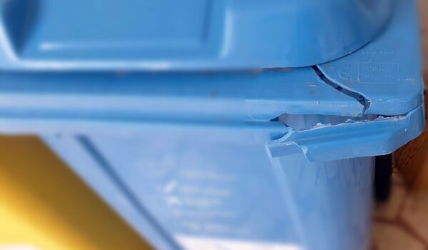 Što učiniti kad se spremnik za odlaganje otpada ošteti ili razbije?