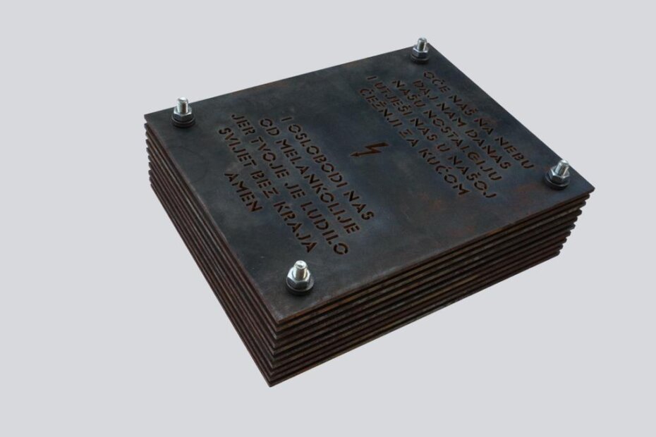 Autopsia, Čelična knjiga