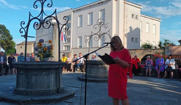 Verši ponosno koračaju u svoje četvrto desetljeće